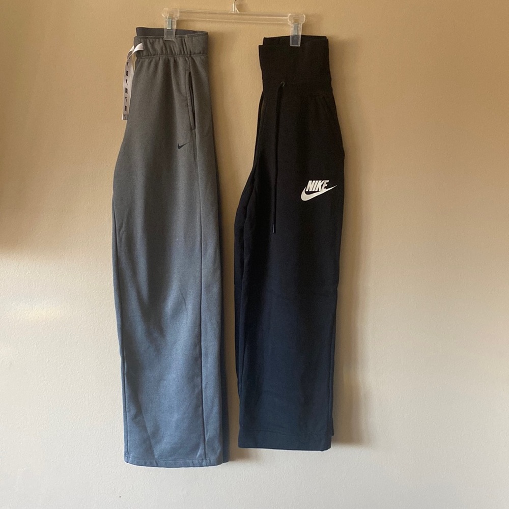 2 PK NIKE SWEATS